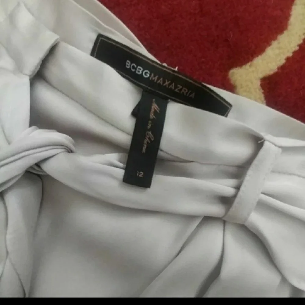 BCBGMAXAZRIA SHORTS BELTED BEIGE SIZE 12 WOMENS 12 NWOT